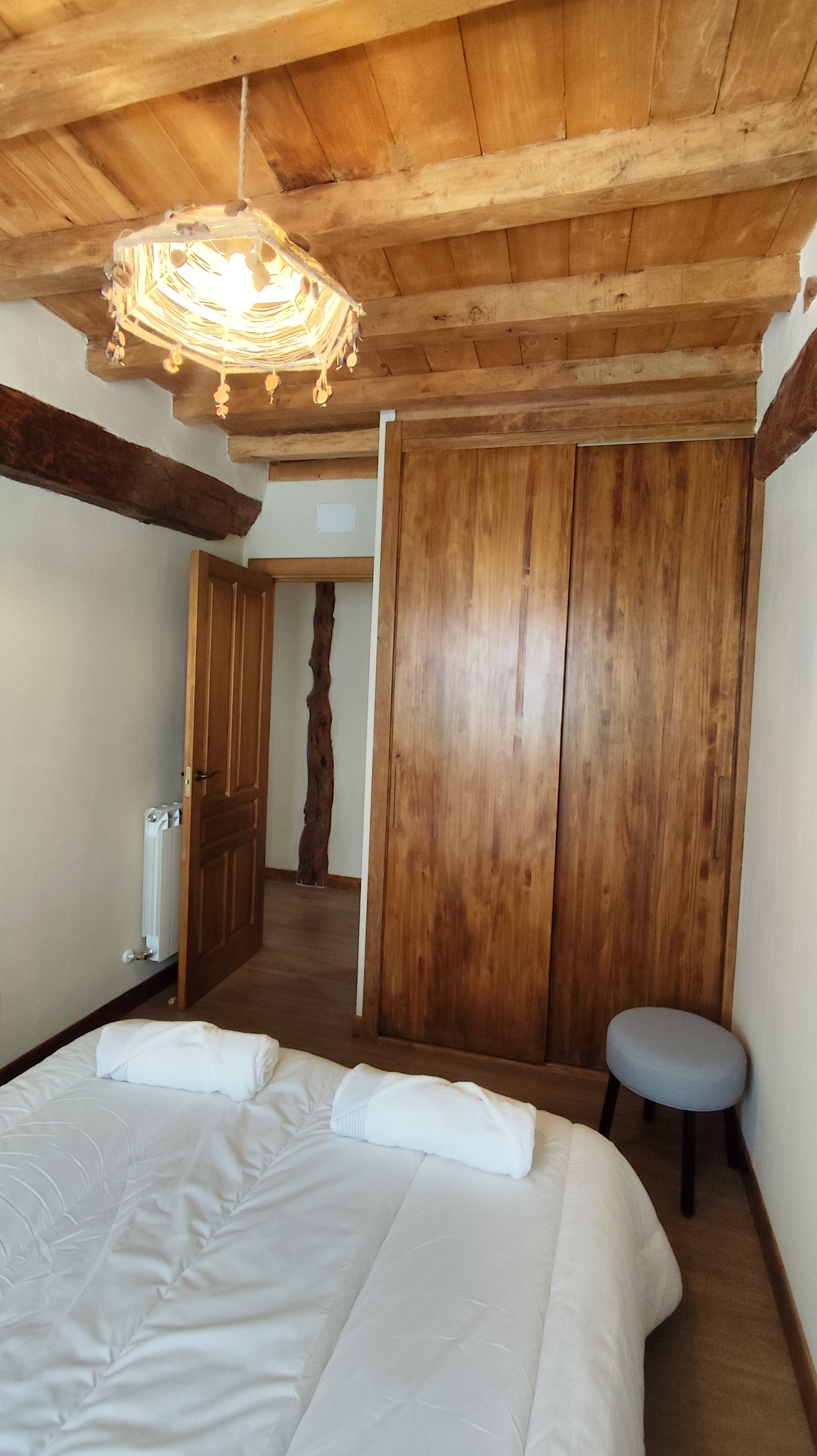 Dormitorio con armario